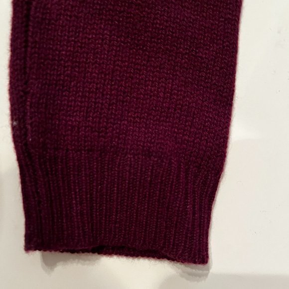 Calypso 100% Cashmere Plum V-Neck Sweater / Size Medium / NWT (Ret: $295) - Picture 15 of 16